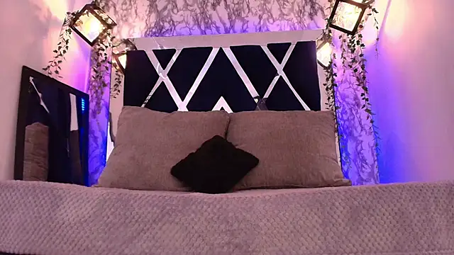 charlotte bluee online show from January 2026 06:34:02 PM