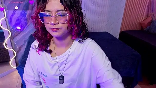 Snapshot of kristen_tay chatting on April 2026 03:02:01 AM kristen tay online show from April 2026 03:02:01 AM