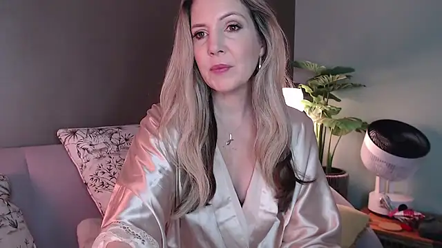 luscious-Lilly online show from October 2025 05:43:02 AM
