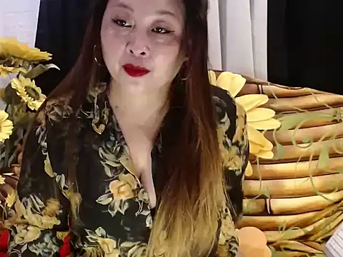 Snapshot of UrSweetClassyPinay chatting on May 2026 06:35:01 PM UrSweetClassyPinay online show from May 2026 06:35:01 PM