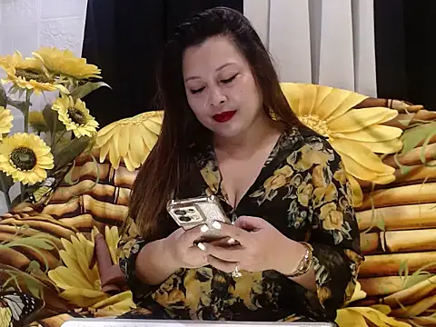 Snapshot of UrSweetClassyPinay chatting on May 2026 08:03:01 PM UrSweetClassyPinay online show from May 2026 08:03:01 PM