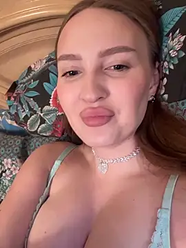 Snapshot of KateLibby chatting on December 2025 07:03:02 AM KateLibby online show from December 2025 07:03:02 AM