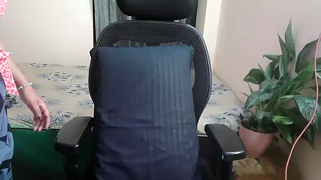 Snapshot of megancatluna chatting on April 2026 04:22:01 AM megancatluna online show from April 2026 04:22:01 AM