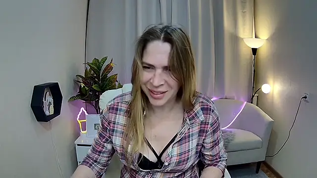Snapshot of TessaDaybreak chatting on May 2026 06:43:02 AM TessaDaybreak online show from May 2026 06:43:02 AM