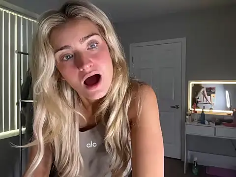 Snapshot of meggsworld chatting on October 2025 11:27:02 AM meggsworld online show from October 2025 11:27:02 AM