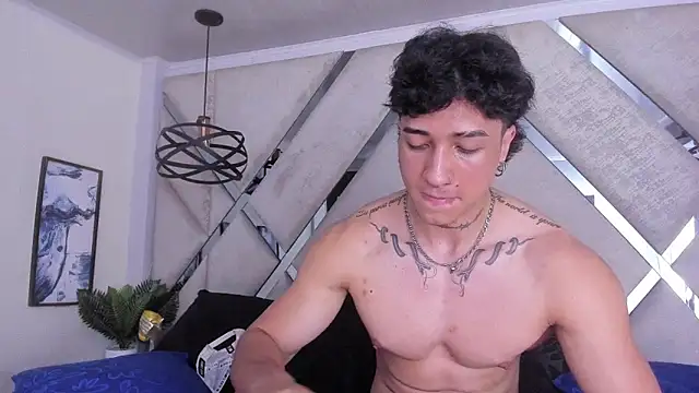 Snapshot of KaryBig3 chatting on February 2025 08:06:02 AM KaryBig3 online show from February 2025 08:06:02 AM