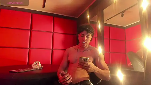 Snapshot of KaryBig3 chatting on March 2025 04:13:01 AM KaryBig3 online show from March 2025 04:13:01 AM