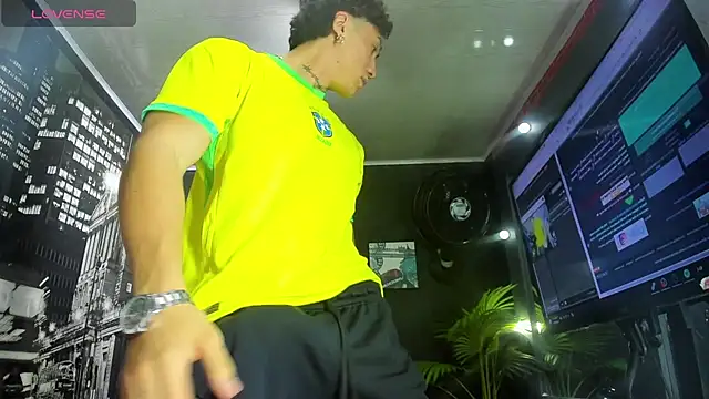 Snapshot of KaryBig3 chatting on March 2025 04:21:02 AM KaryBig3 online show from March 2025 04:21:02 AM