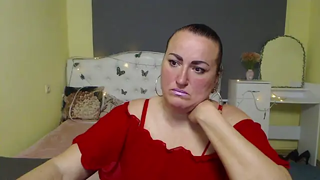 Snapshot of DianaMGG chatting on April 2026 05:54:01 AM DianaMGG online show from April 2026 05:54:01 AM