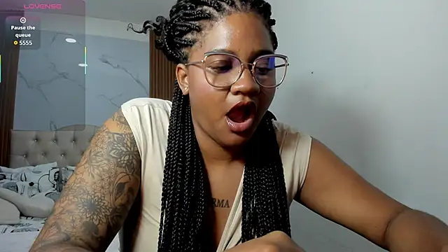Snapshot of ZahraRose chatting on April 2026 02:51:02 AM ZahraRose online show from April 2026 02:51:02 AM