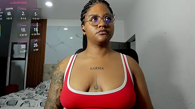 Snapshot of ZahraRose chatting on April 2026 01:47:01 AM ZahraRose online show from April 2026 01:47:01 AM