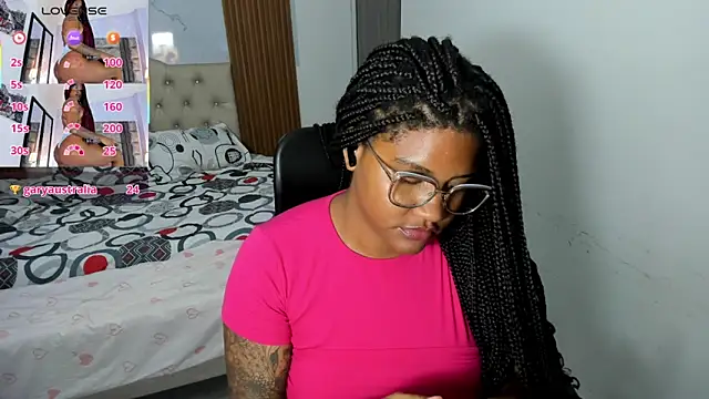 Snapshot of ZahraRose chatting on May 2026 01:56:01 AM ZahraRose online show from May 2026 01:56:01 AM
