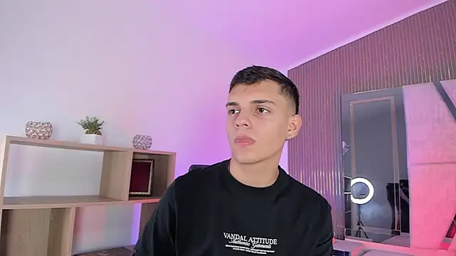 JacobRoberts1 online show from November 2025 08:22:02 PM