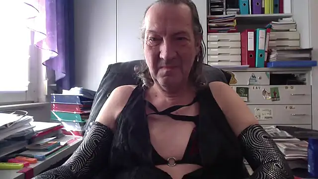 HMStraps01 online show from March 2025 10:24:01 AM