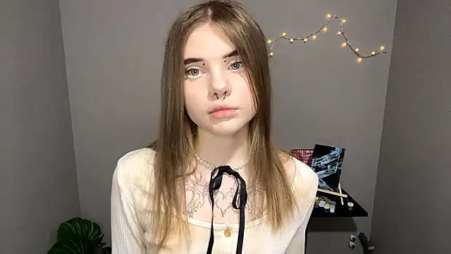 CarolinePepper online show from March 2025 05:15:02 PM