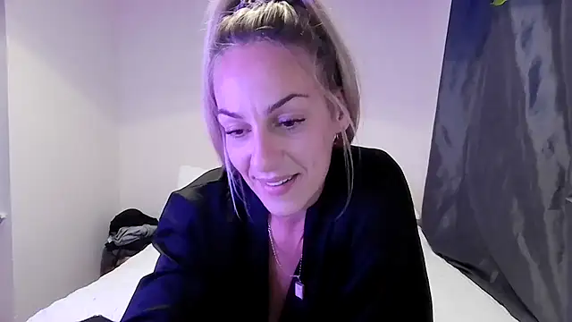 Snapshot of Edenfox- chatting on September 2025 10:32:02 PM Edenfox- online show from September 2025 10:32:02 PM