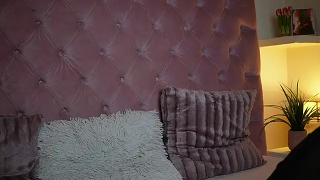 MaiaMini online show from October 2025 08:52:02 PM