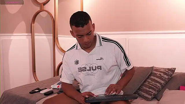 Rafa2004Cruz online show from June 2026 08:33:01 PM