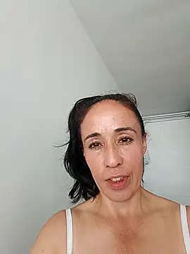 Snapshot of Coeur_de_luxure chatting on April 2026 07:53:02 PM Coeur de luxure online show from April 2026 07:53:02 PM