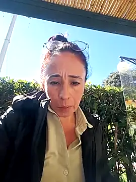 Snapshot of Coeur_de_luxure chatting on May 2026 01:37:02 PM Coeur de luxure online show from May 2026 01:37:02 PM