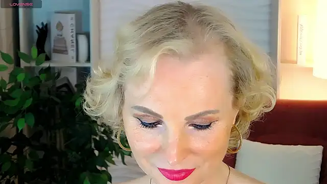 Snapshot of Sandra_Kind chatting on September 2025 06:01:02 AM Sandra Kind online show from September 2025 06:01:02 AM