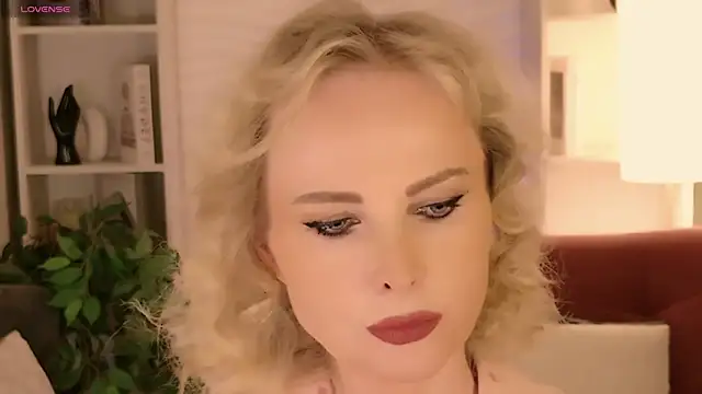 Snapshot of Sandra_Kind chatting on July 2026 05:22:01 AM Sandra Kind online show from July 2026 05:22:01 AM