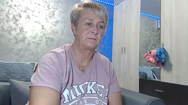 RosesandLillies online show from November 2025 05:45:02 PM