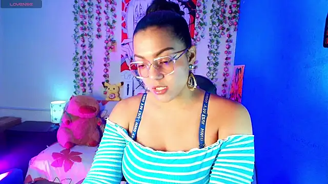 Snapshot of Vicky_Miller_05 chatting on May 2026 07:21:01 PM Vicky Miller 05 online show from May 2026 07:21:01 PM