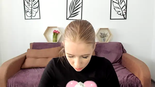 Snapshot of AnnNorriss chatting on March 2025 02:18:02 PM AnnNorriss online show from March 2025 02:18:02 PM
