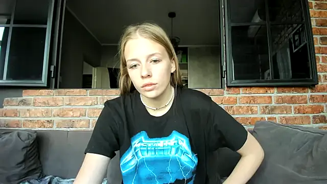Snapshot of AnnNorriss chatting on September 2025 03:05:01 PM AnnNorriss online show from September 2025 03:05:01 PM