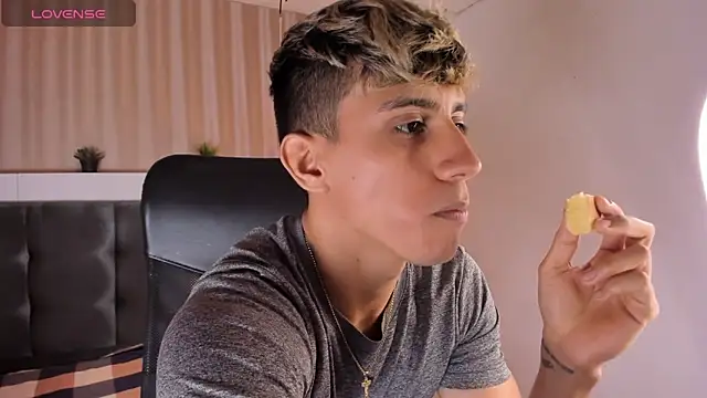 Allex Cano online show from February 2025 04:13:02 PM