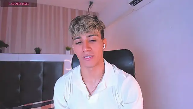 Allex Cano online show from February 2025 01:10:02 PM