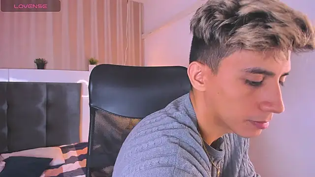 Allex Cano online show from February 2025 03:27:01 PM