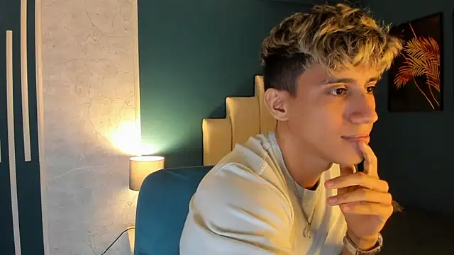 Allex Cano online show from March 2025 06:05:02 AM