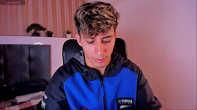 Allex Cano online show from March 2025 12:03:01 PM