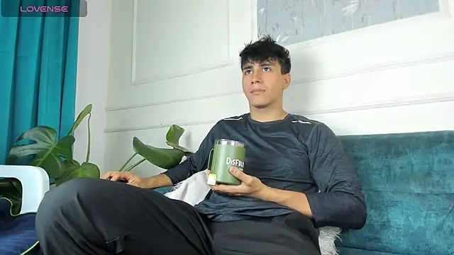 Allex Cano online show from December 2025 01:17:01 PM