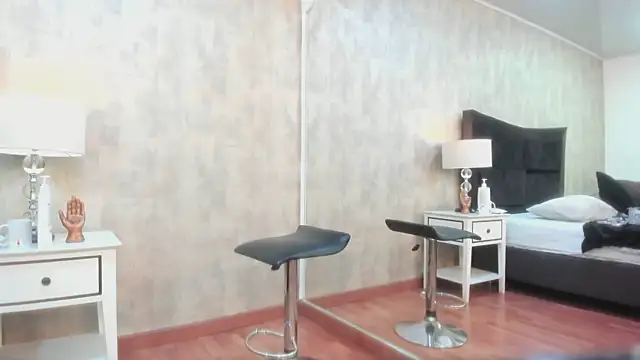 NahomyCarther online show from November 2025 03:28:01 AM