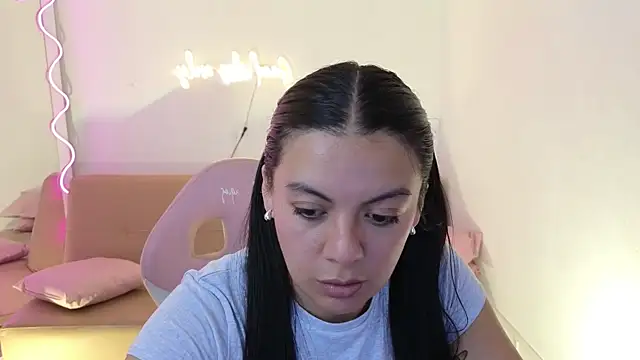 Snapshot of Coraline_tay chatting on February 2025 03:47:02 AM Coraline tay online show from February 2025 03:47:02 AM