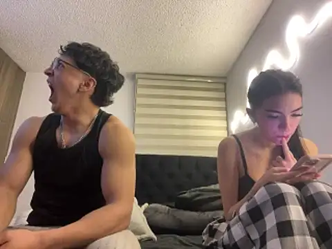 DesireLuxe online show from March 2026 06:30:01 AM