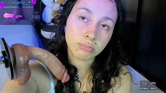 Snapshot of ammy_e chatting on February 2026 01:43:01 AM ammy e online show from February 2026 01:43:01 AM