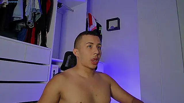 Donathoo1 online show from September 2025 10:10:01 PM