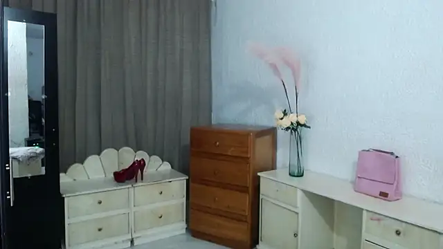 EngelCristaly online show from October 2025 05:05:01 AM