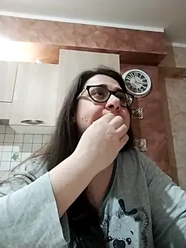 Snapshot of Dolcecurvy chatting on April 2026 09:15:02 PM Dolcecurvy online show from April 2026 09:15:02 PM