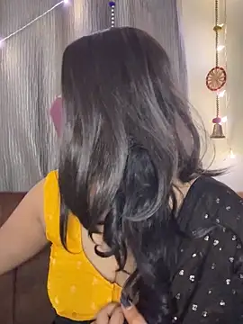 Dishasarmaa05 online show from October 2025 01:54:02 PM