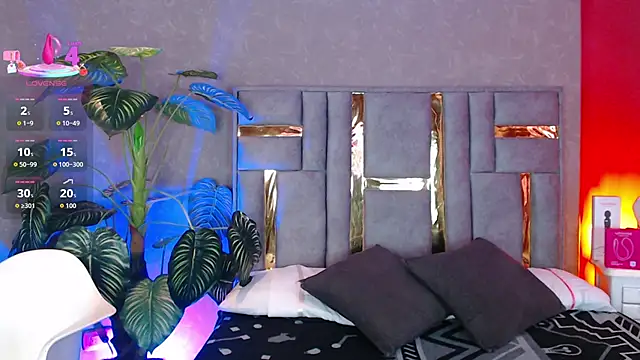 Tyla Ks online show from December 2025 07:43:02 PM