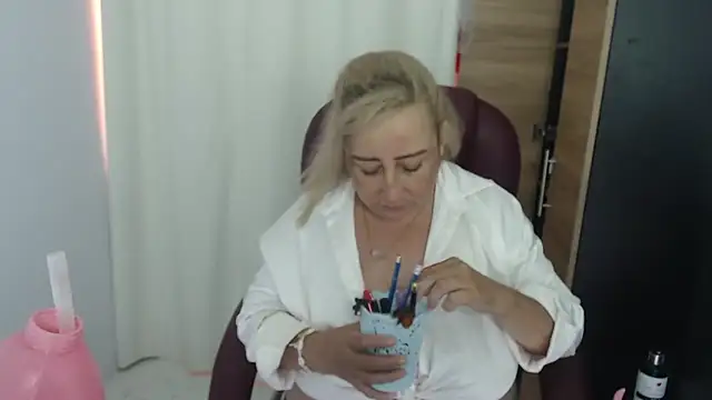 Snapshot of Mature_2025 chatting on June 2026 03:22:01 PM Mature 2025 online show from June 2026 03:22:01 PM