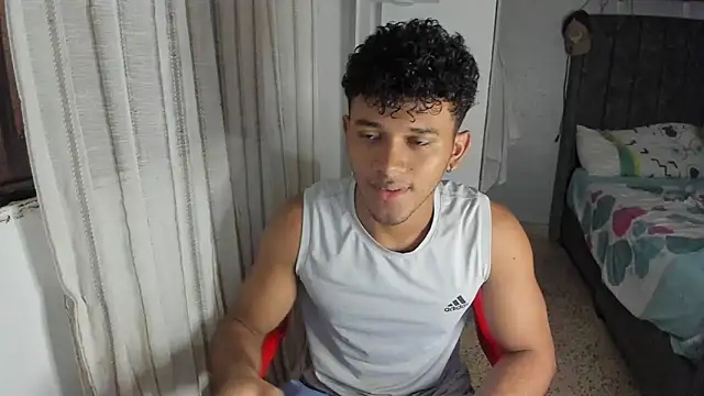 Snapshot of Fox2evans chatting on February 2026 12:44:02 PM Fox2evans online show from February 2026 12:44:02 PM