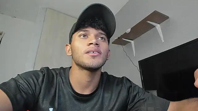 Snapshot of Fox2evans chatting on February 2026 07:31:02 AM Fox2evans online show from February 2026 07:31:02 AM