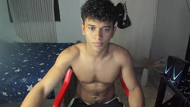 Snapshot of Fox2evans chatting on February 2026 07:19:01 AM Fox2evans online show from February 2026 07:19:01 AM