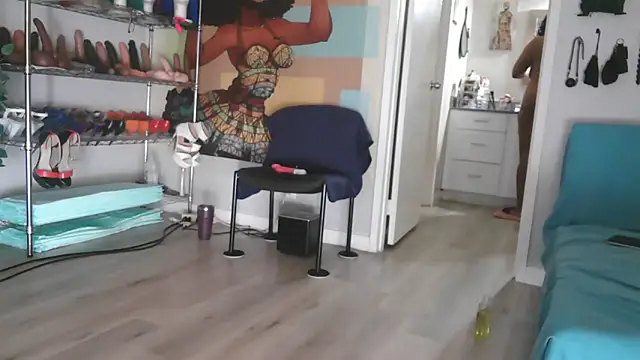 Queenanitadix online show from October 2025 06:19:02 PM